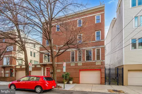 805 S 7th St, Philadelphia, PA 19147