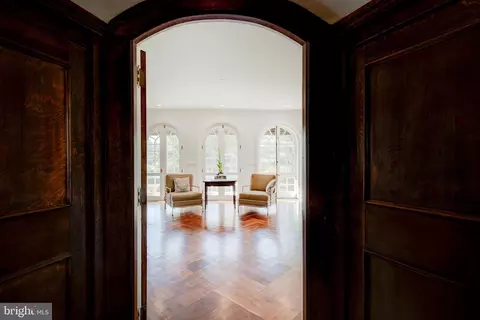 7716 Navajo St, Philadelphia, PA 19118