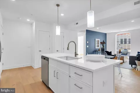 825 Bainbridge St #202, Philadelphia, PA 19147