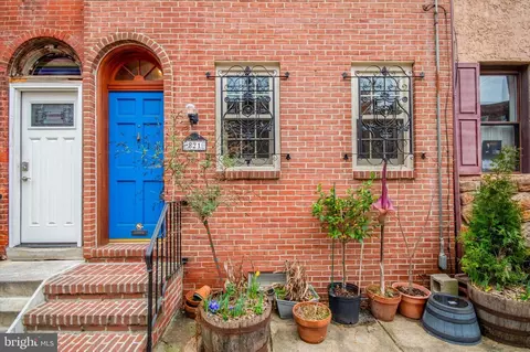 821 S 10th St, Philadelphia, PA 19147