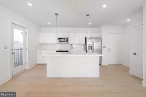 825 Bainbridge St #401, Philadelphia, PA 19147