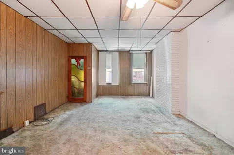 1129 Tree St, Philadelphia, PA 19148