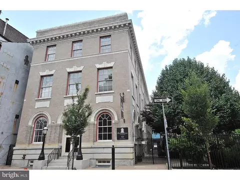 323 Race St #F, Philadelphia, PA 19106