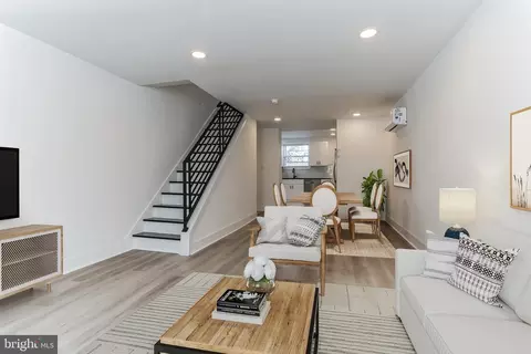 2010 S Darien St, Philadelphia, PA 19148