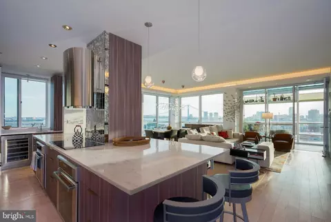 901 N Penn St #P1402, Philadelphia, PA 19123