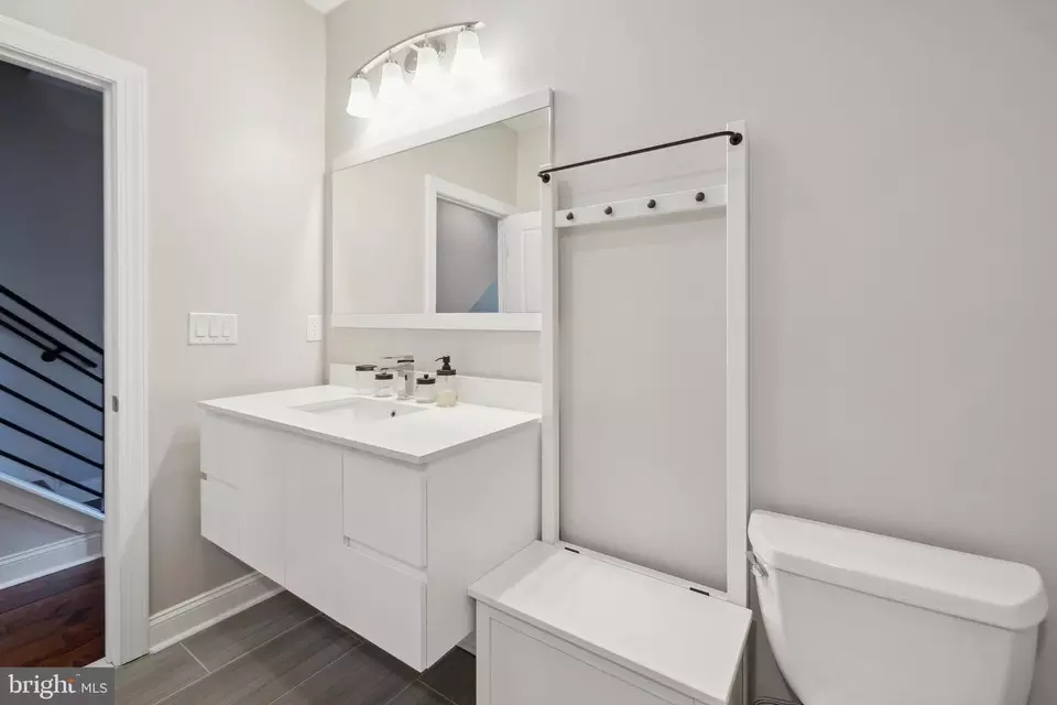 Bath - 1424 S Front St, Philadelphia, PA 19147 photo 8 of 8