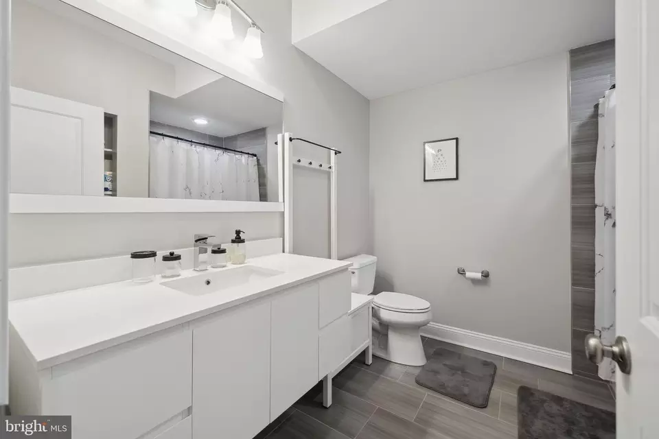 Bath - 1424 S Front St, Philadelphia, PA 19147 photo 6 of 8