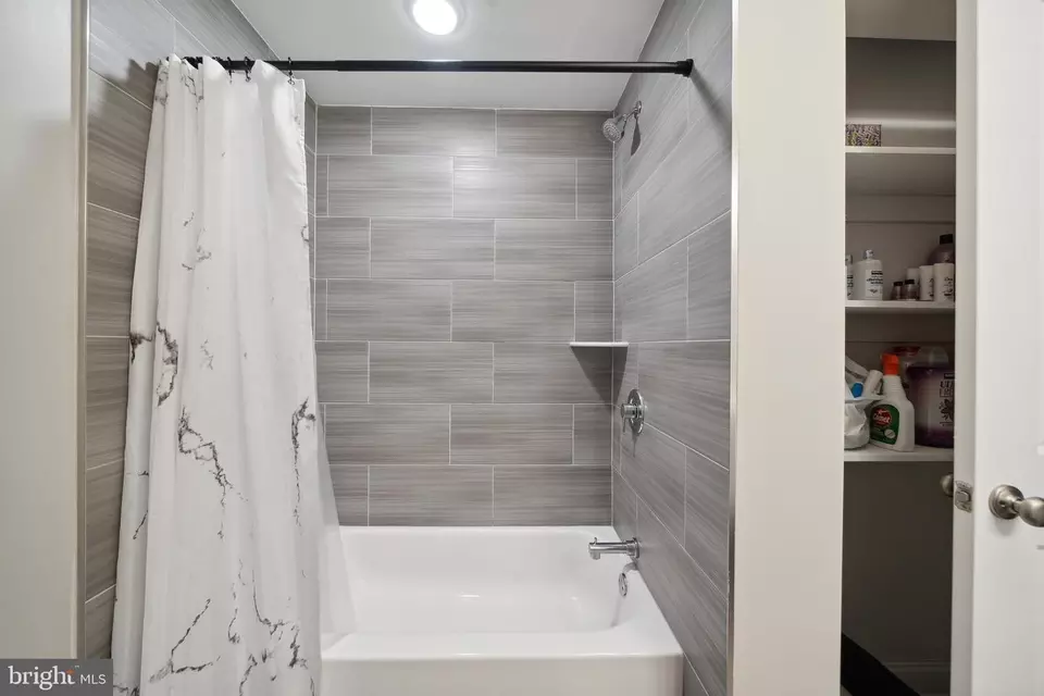 Bath - 1424 S Front St, Philadelphia, PA 19147 photo 7 of 8