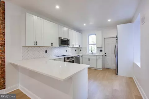5731 Broomall St, Philadelphia, PA 19143