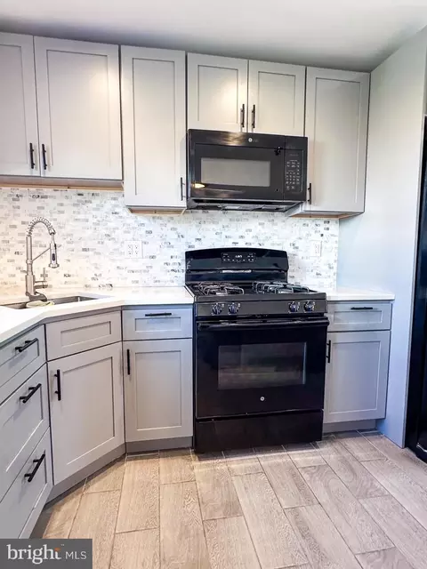 1133 Kent Ln, Philadelphia, PA 19115