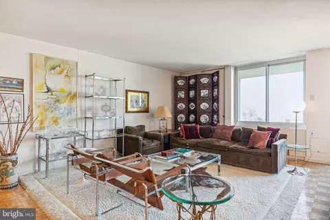 604 S Washington Sq #2316, Philadelphia, PA 19106