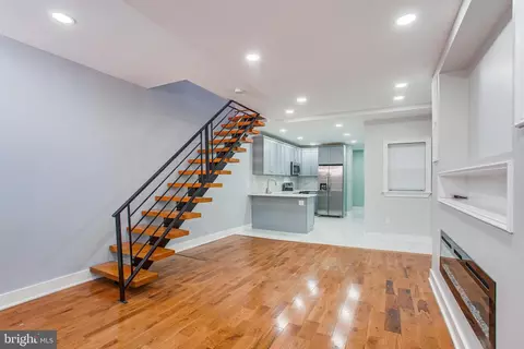 906 W Sterner St, Philadelphia, PA 19133