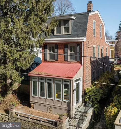 8137 Roanoke St, Philadelphia, PA 19118
