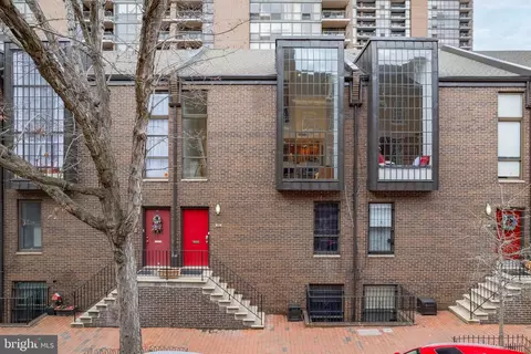 527 Spruce St, Philadelphia, PA 19106
