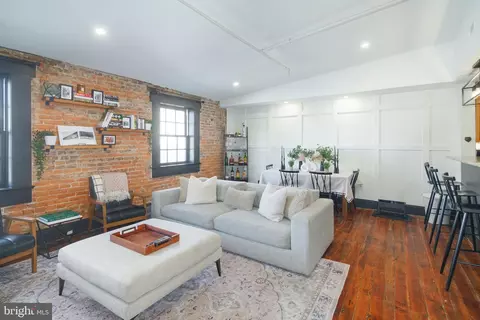 38 N Front St #4D, Philadelphia, PA 19106