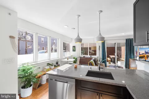 1801 Carpenter St #1, Philadelphia, PA 19146