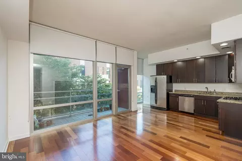 22 S Front St #305, Philadelphia, PA 19106