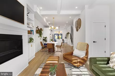 244 Fountain St, Philadelphia, PA 19128