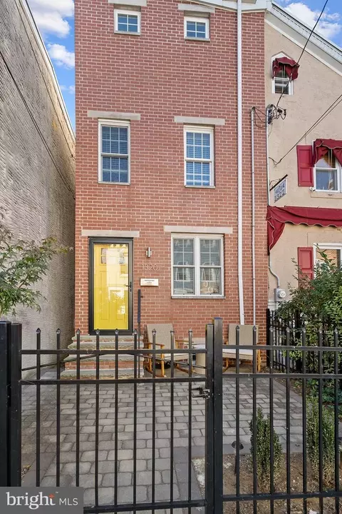 1320 E Oxford St, Philadelphia, PA 19125