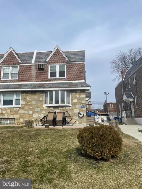 903 Friendship St, Philadelphia, PA 19111
