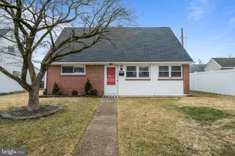 6962 Pawling St, Philadelphia, PA 19128