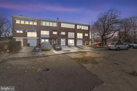 6840 Finch Pl, Philadelphia, PA 19142