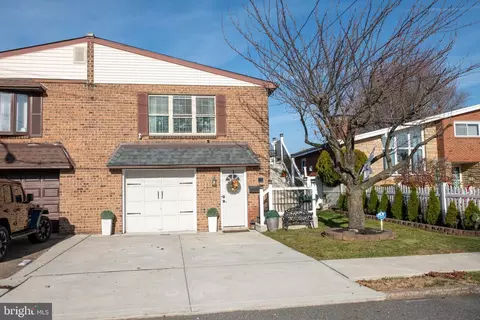 9218 Walker St, Philadelphia, PA 19114