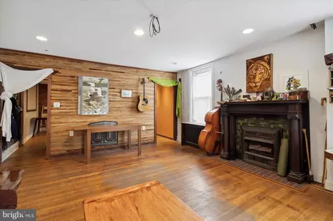 2400 E Cumberland St, Philadelphia, PA 19125