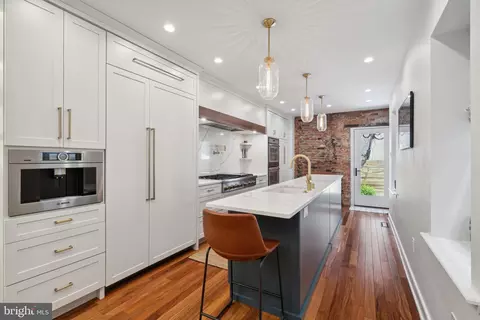 731 N 16th St, Philadelphia, PA 19130