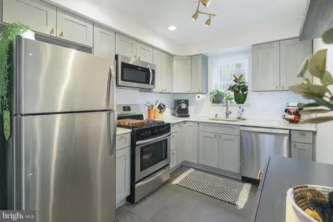 409 Hoffman St, Philadelphia, PA 19148