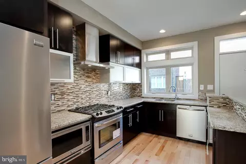 830 Mountain St, Philadelphia, PA 19148