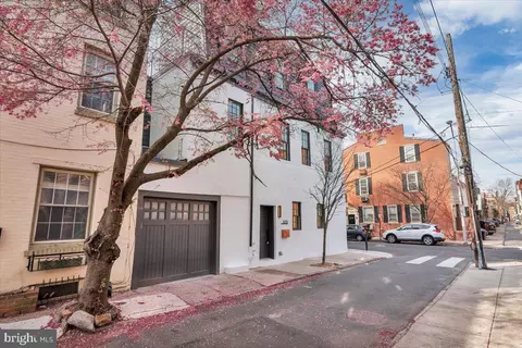 1650 Waverly St, Philadelphia, PA 19146