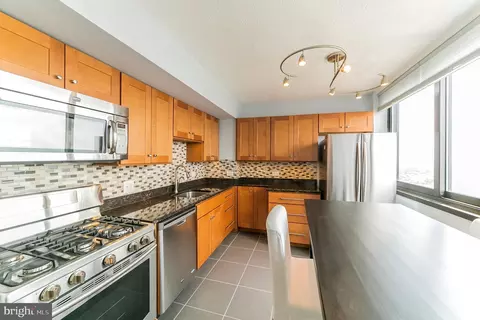 1326 42 Spruce St #2902, Philadelphia, PA 19107