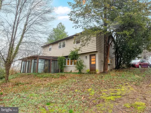 13480 Trevose Rd, Philadelphia, PA 19116