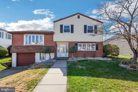 1104 Kent Ln, Philadelphia, PA 19115