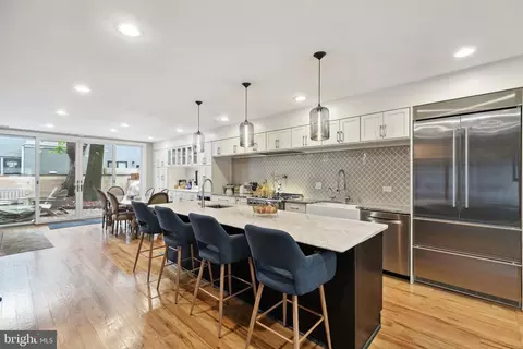128 Bainbridge St, Philadelphia, PA 19147