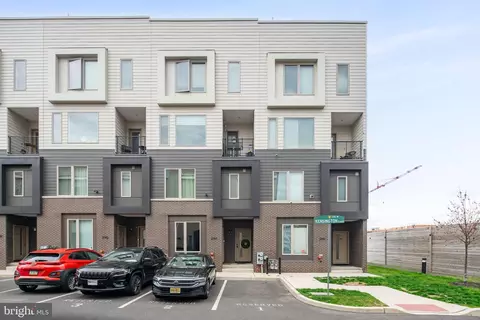 2144 Kensington Ct #B82, Philadelphia, PA 19125