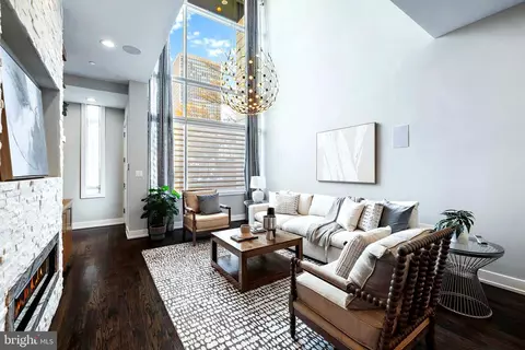 214 S 3rd St, Philadelphia, PA 19106