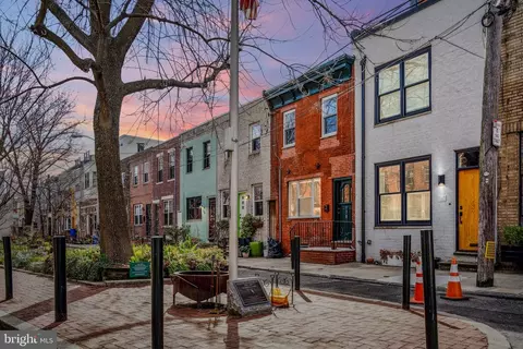 738 Medina St, Philadelphia, PA 19147