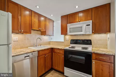 2001 Hamilton St #2213, Philadelphia, PA 19130