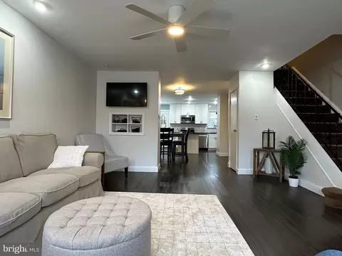 4210 Carteret Dr, Philadelphia, PA 19114