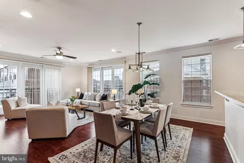 800 Admirals Way #1827, Philadelphia, PA 19146