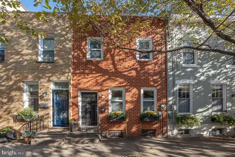 2041 Carpenter St, Philadelphia, PA 19146