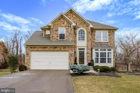 8237 Rose Petal Dr, Philadelphia, PA 19111