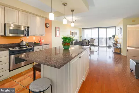 241 S 6th St #1008, Philadelphia, PA 19106