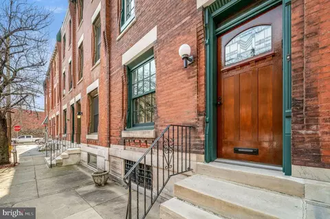 810 N 21st St, Philadelphia, PA 19130