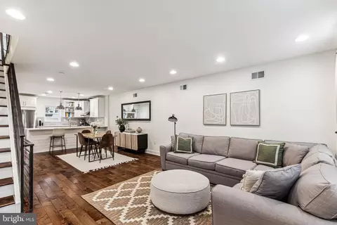 1025 S Chadwick St, Philadelphia, PA 19146
