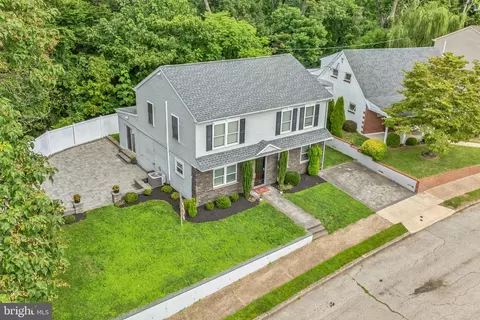 370 Leroy St, Philadelphia, PA 19128