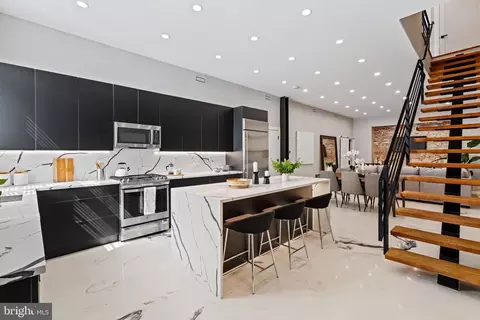 515 Emily St, Philadelphia, PA 19148