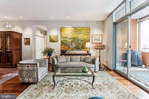 1101 Locust St #8F, Philadelphia, PA 19107